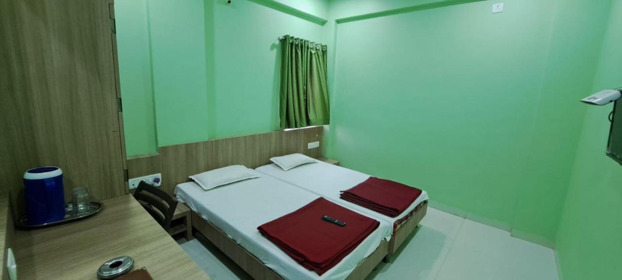 Hotel Aaditya Palace Bhusawal Exterior photo