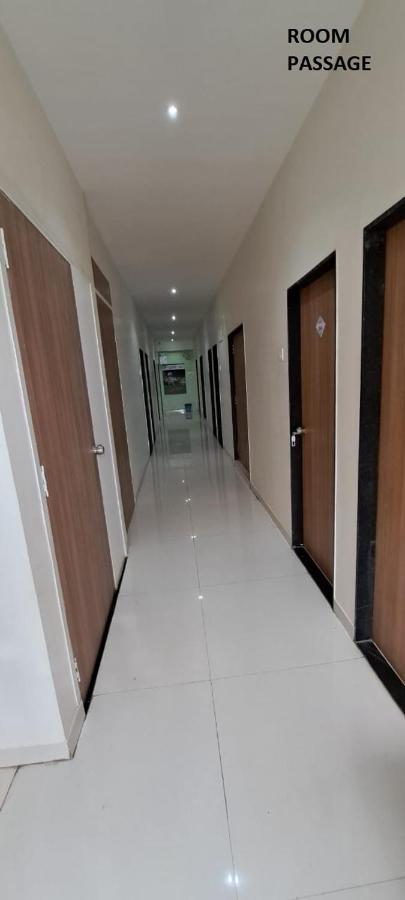 Hotel Aaditya Palace Bhusawal Exterior photo