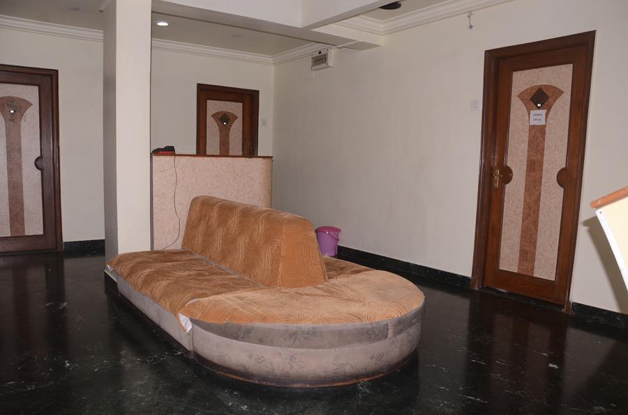 Hotel Aaditya Palace Bhusawal Exterior photo