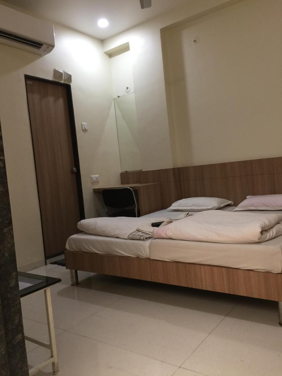 Hotel Aaditya Palace Bhusawal Exterior photo